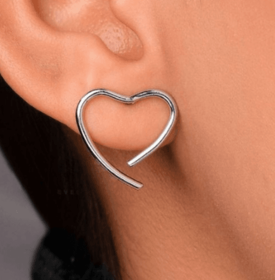 Casual silver heart studs