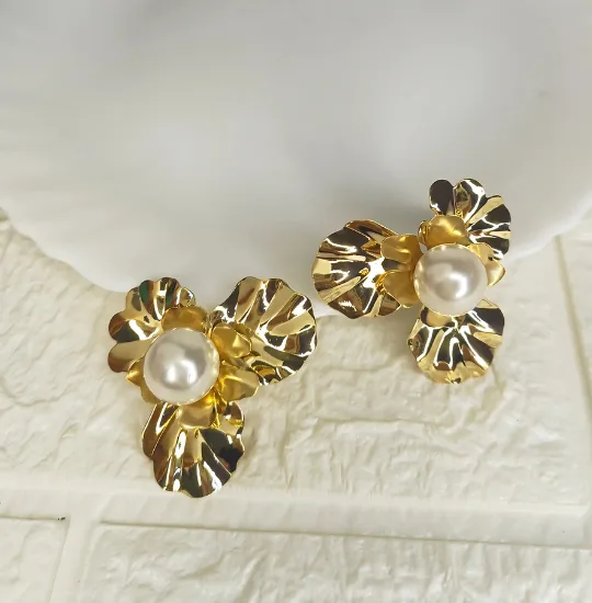 Golden Bloom Pearl Earrings
