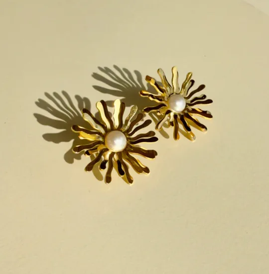 Flower Earstuds with pearl