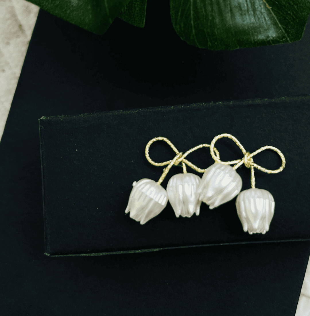 Tulip pearl drops earrings