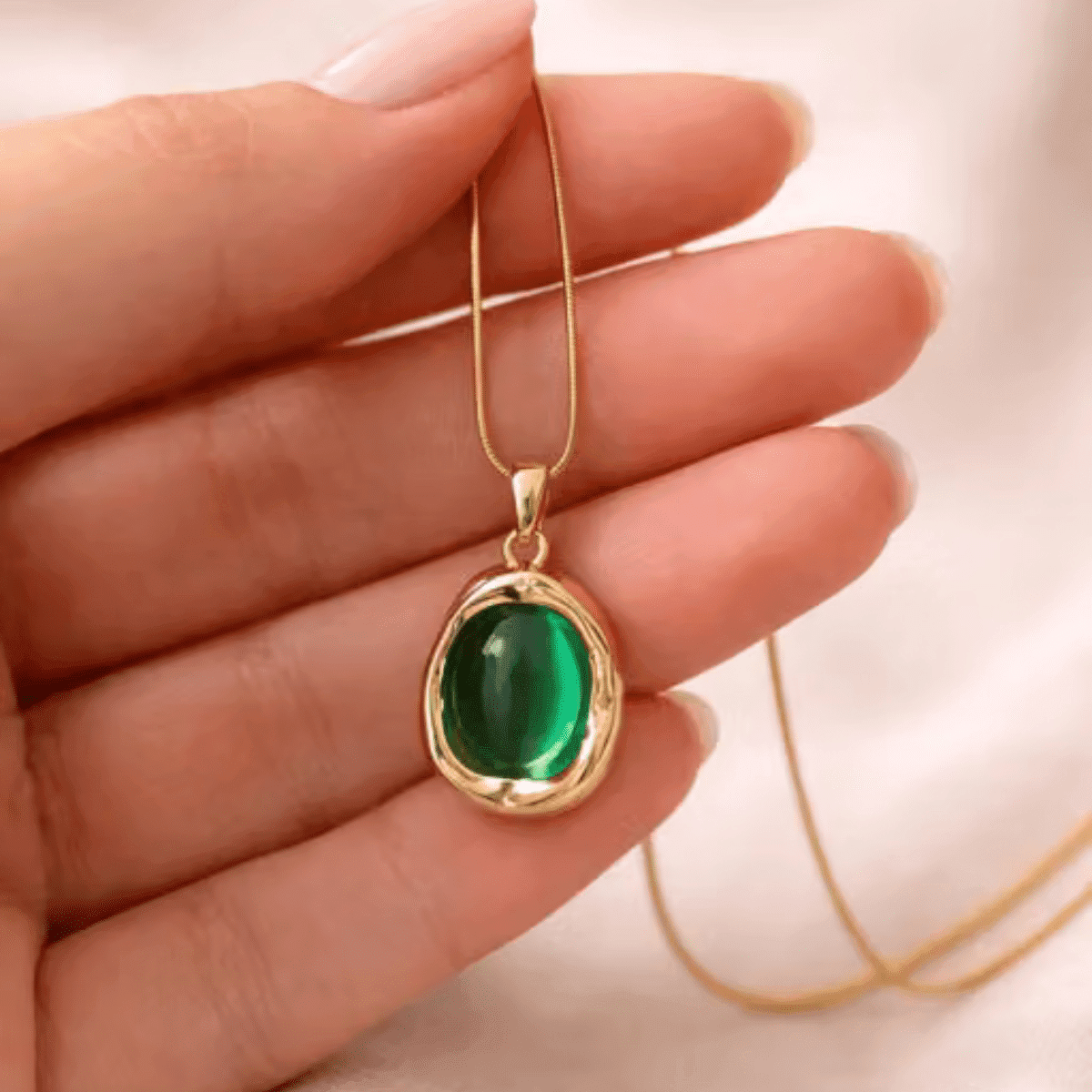 Emera Necklace